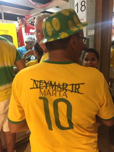 Torcedor Manaus camisa Marta Neymar (Foto: GloboEsporte.com) Torcedor Manaus camisa Marta Neymar (Foto: GloboEsporte.com)