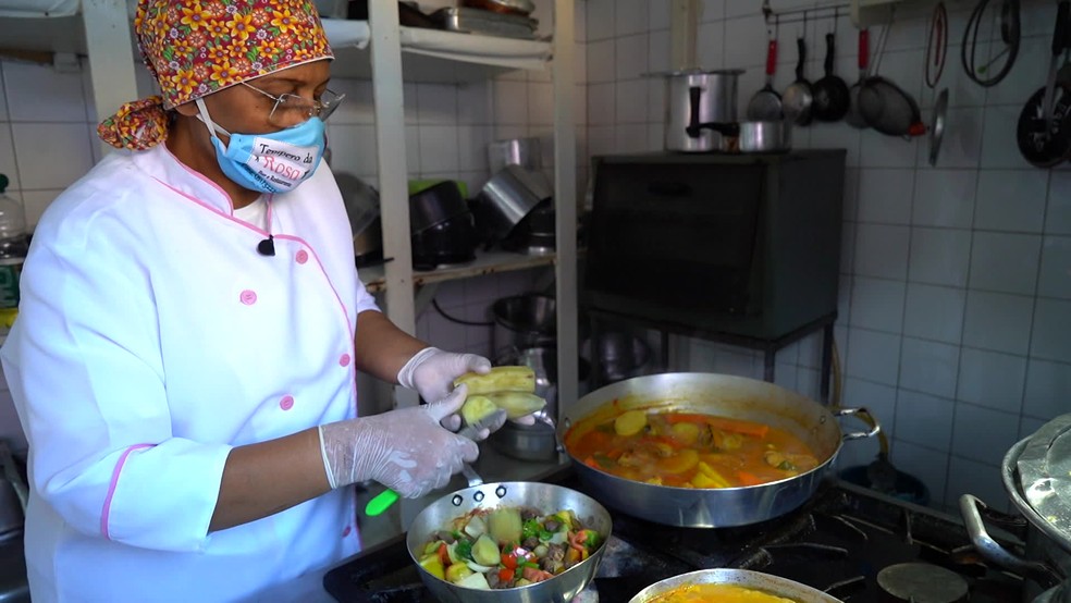 H&aacute; vagas para cozinheira em Ilh&eacute;us &mdash; Foto: Reprodu&ccedil;&atilde;o/TV Globo