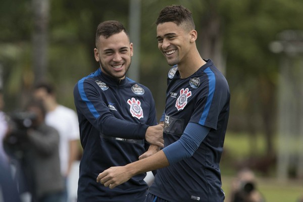 Herói em Chapecó, Léo Santos diz que Corinthians não precisa de novo zagueiro