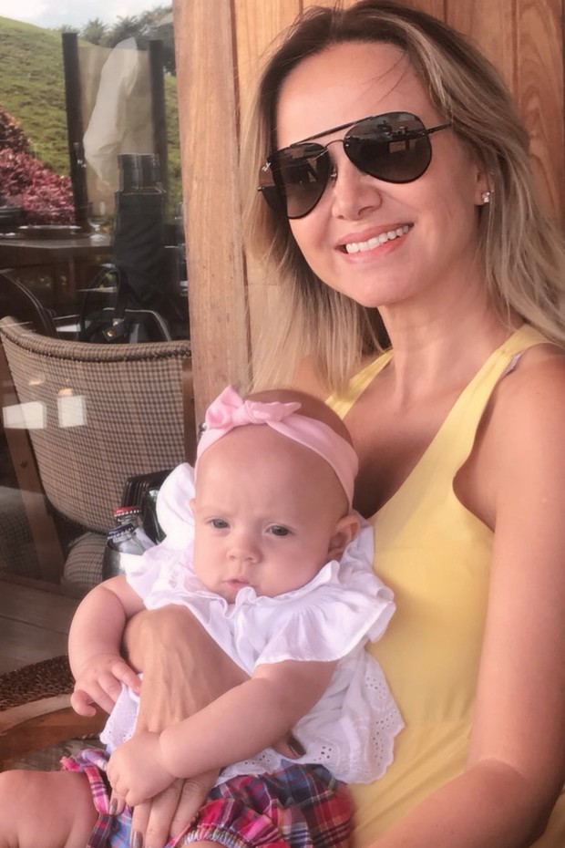 Eliana posa com Manuela (Foto: Reprodução/Instagram)