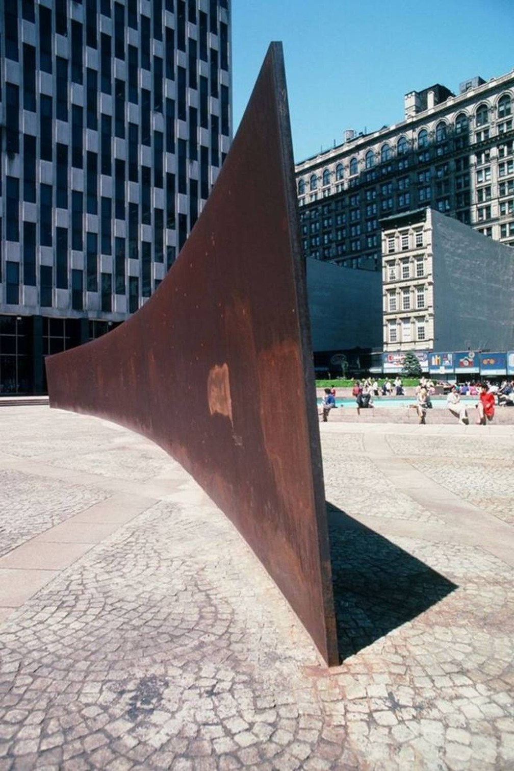 Richard Serra, 'Tilted Arc', 1981  Foto: ROBERT R. MCELROY/GETTY IMAGES