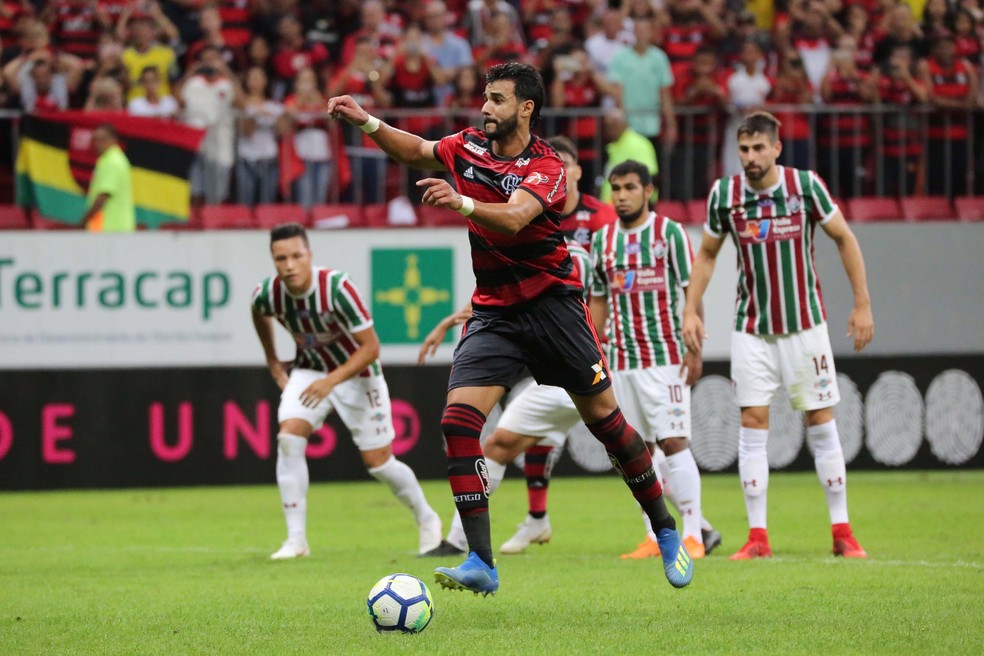 Henrique Dourado nÃ£o Ã© titular pelo Flamengo desde a partida contra o ParanÃ¡, dia 11 de junho (Foto: Futura Press)