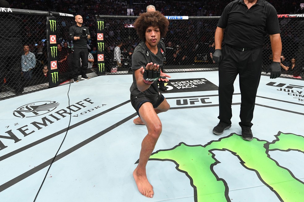 Alex Caceres venceu Steven Peterson por decisÃ£o unÃ¢nime (30-27, 29-28 e 29-28) â?? Foto: Getty Images
