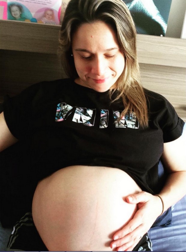 Fernanda Gentil mostra barrigão de grávida em rede social (Foto: Reprodução/Instagram)