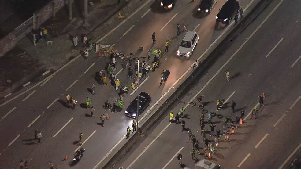Raposo Tavares é interditada em Osasco — Foto: Reprodução/TV Globo