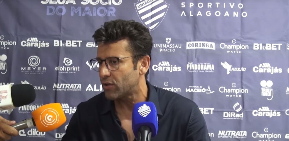 Alberto Valentim venceu apenas um jogo no comado do CSA — Foto: Reprodução/CSA