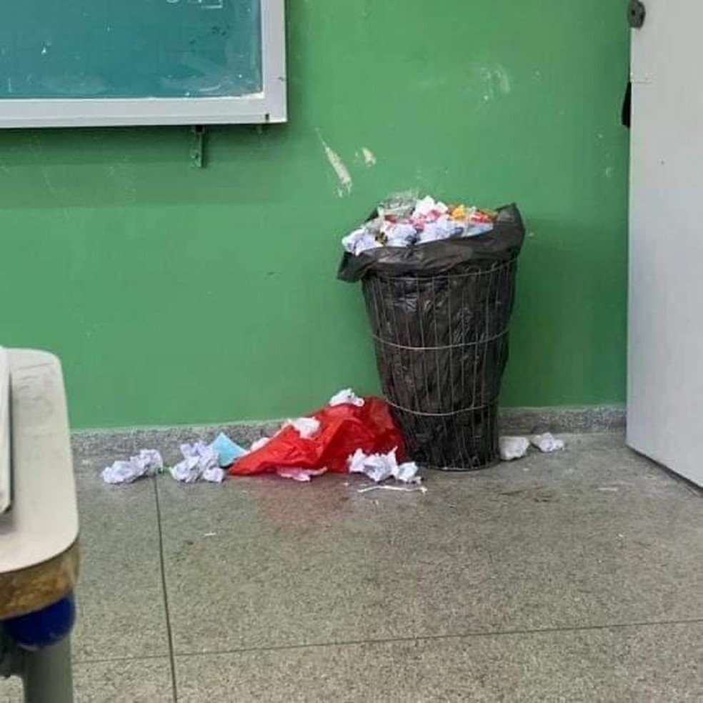 Alunos de escolas na Zona Norte de São Paulo reclamam de falta de limpeza  — Foto: Arquivo pessoal 