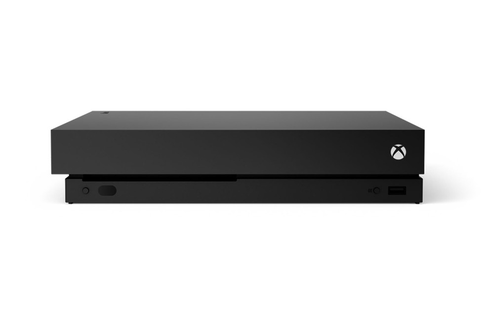 Mesmo mais potente, o Xbox One X é o menor console da família Xbox One (Foto: Divulgação)