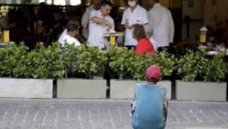 A pobreza que se vê nas ruas e periferias de hoje está no mesmo nível da registrada entre 2009 e 2011.