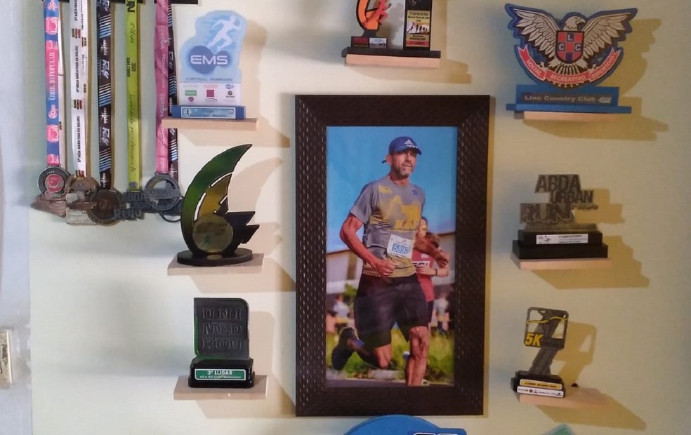 Troféus e mais medalhas do construtor de Lins (SP) — Foto: Arquivo pessoal