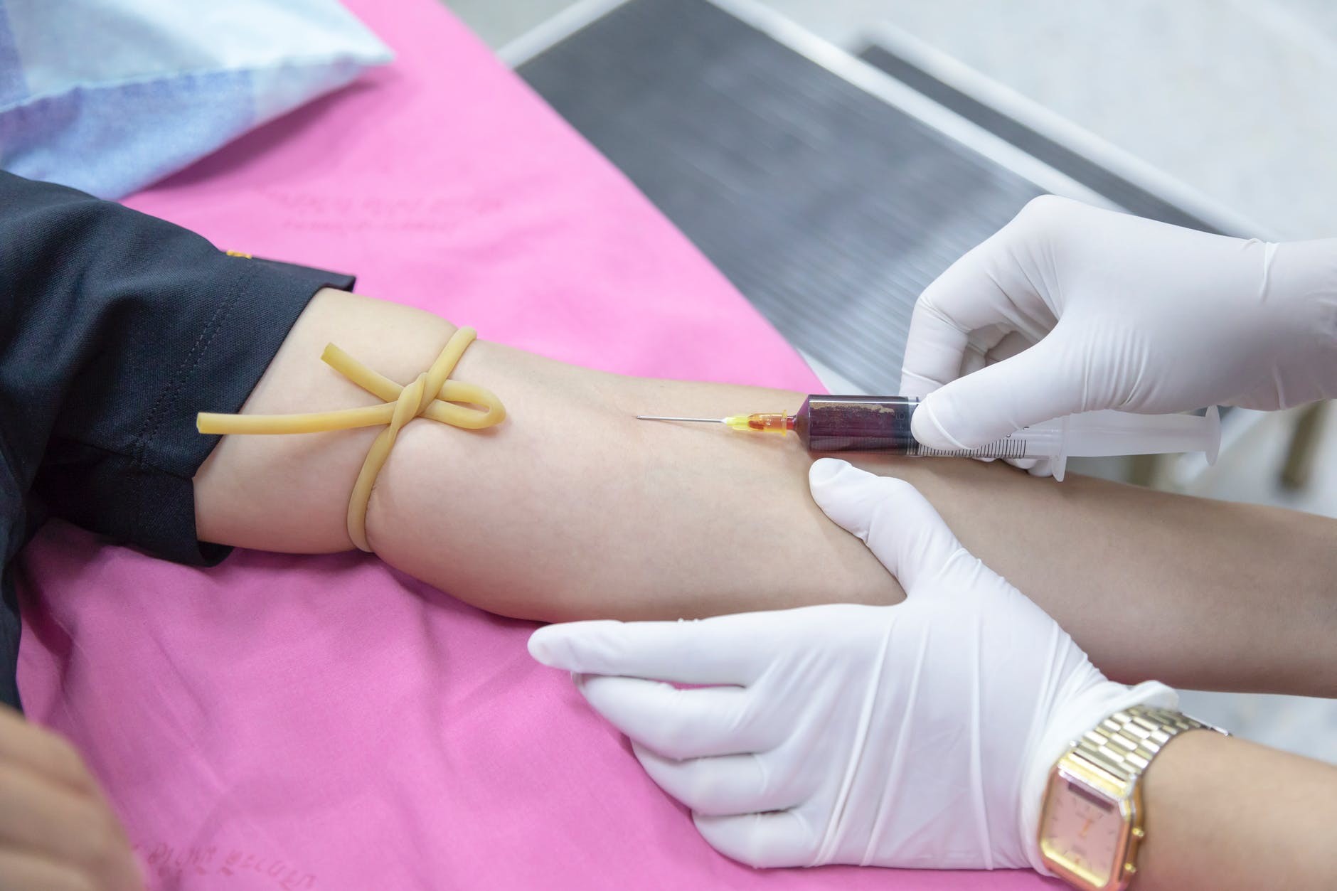 Cientistas desenvolvem exame de sangue pode prever menopausa (Foto: Pexels)