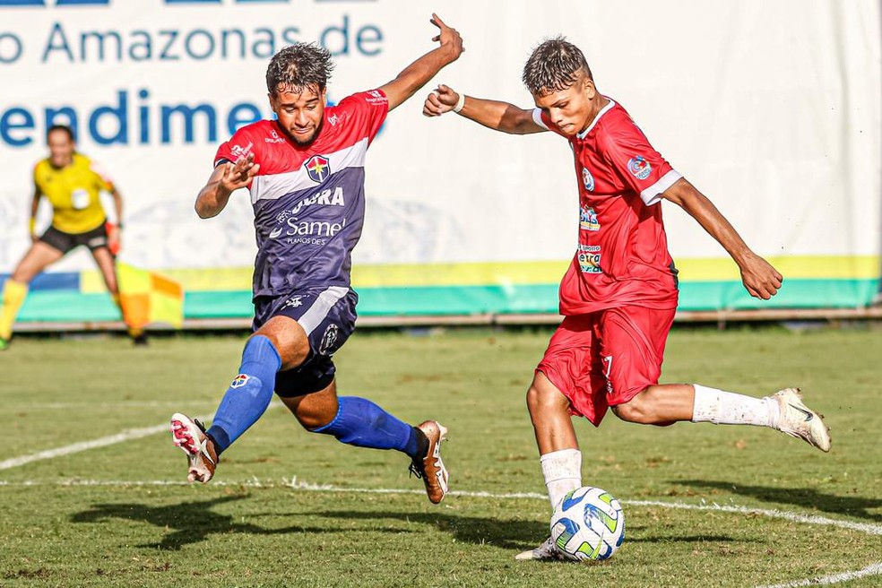 Duelo ocorreu nesta quinta, no est&aacute;dio da Colina, em Manaus &mdash; Foto: Jo&atilde;o Normando