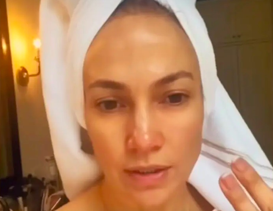 A cantora Jennifer Lopez no vídeo alvo de acusações de uso de filtro