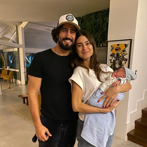Renato Goés e Thaila Ayala com o filho (Foto: Reprodução/Instagram)