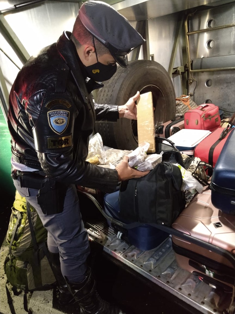 Drogas foram encontradas em abordagens na SP-270 — Foto: Polícia Rodoviária