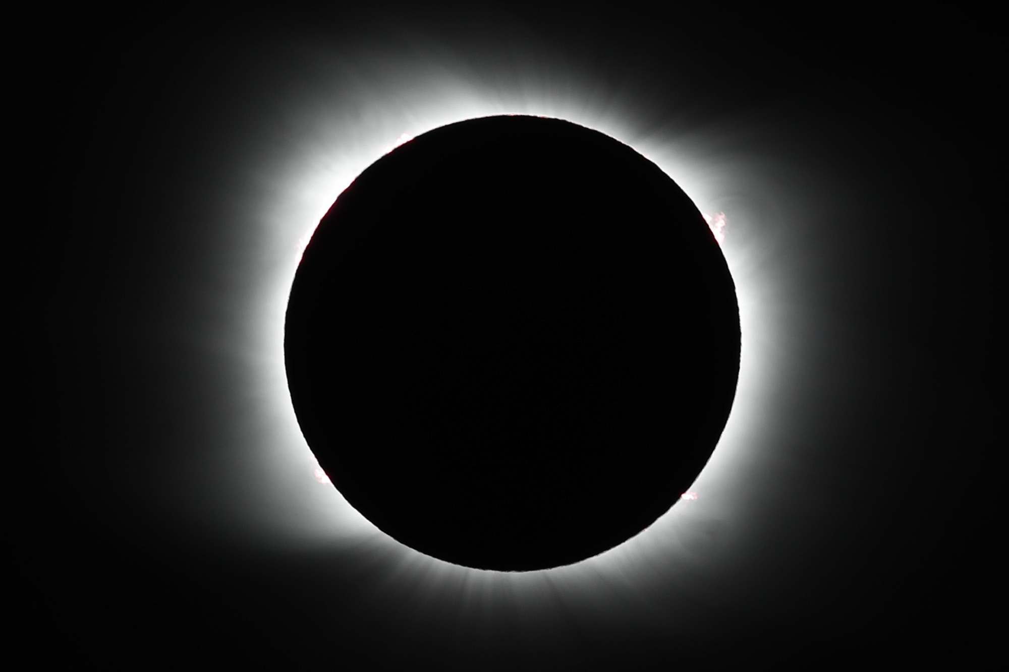 Veja FOTOS do eclipse solar total na AmÃ©rica do Sul
