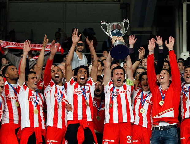 diogo Olympiacos campeão copa da grécia (Foto: Agência AP)