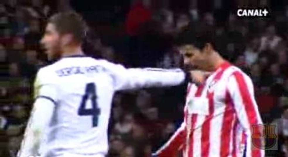 Diego Costa tentando morder Sergio Ramos - Reprodução