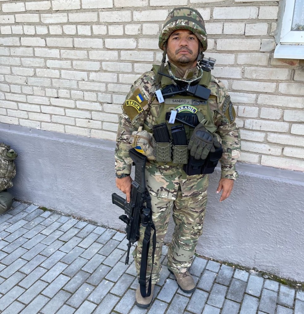 Tenente brasileiro Sandro Silva em atividade junto do exército ucraniano — Foto: Arquivo pessoal