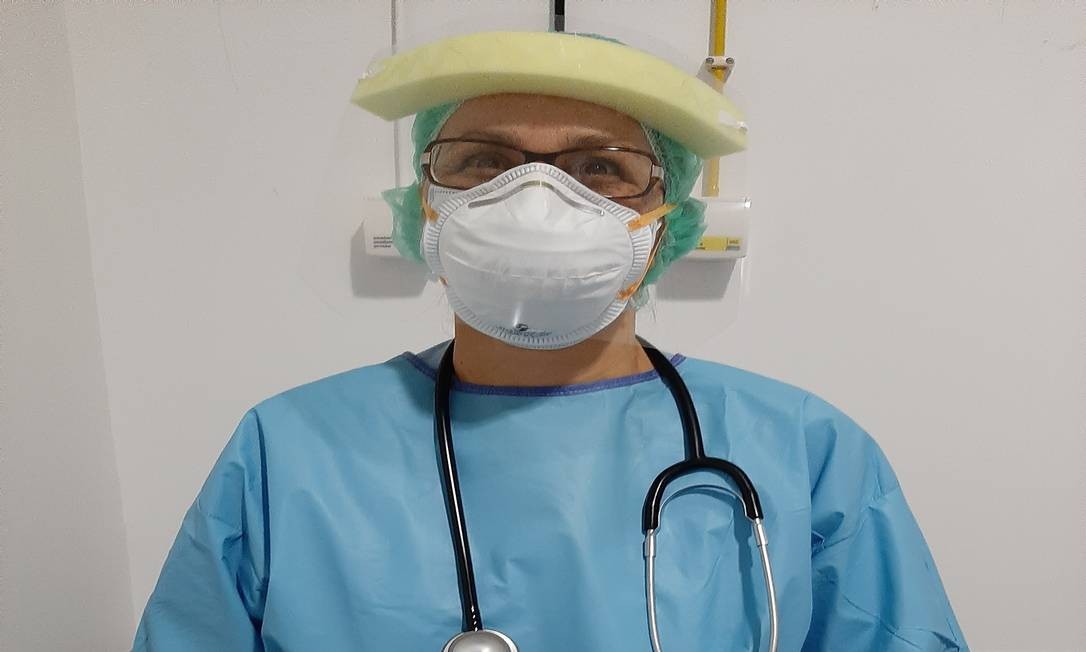 A médica brasileira Nair Almeida Amaral, que atua em hospitais de Lisboa, em foto de arquivo enviada a O Globo
