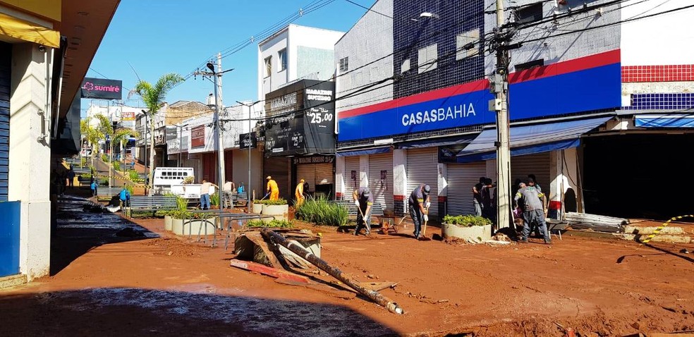 Chuva em São Carlos causou estragos no calçadão da General Osório  — Foto: Prefeitura de São Carlos/Divulgação