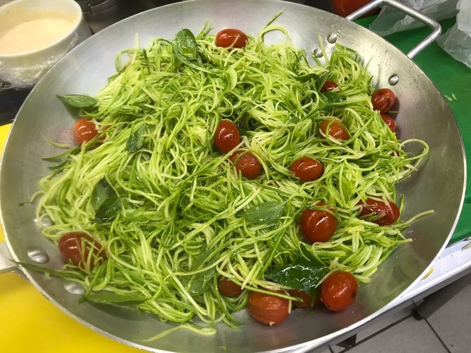 Espaguete De Abobrinha Com Molho De Tomate Receitas Gshow Gshow