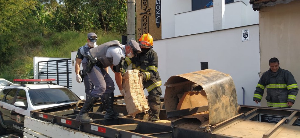 Droga estava escondida em um fundo falso — Foto: Divulgação/Polícia Rodoviária