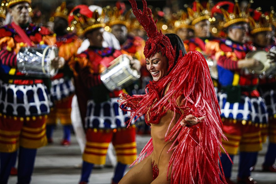 Paolla Oliveira em desfile da Grande Rio em 2022: atual campeã do carnaval fará par com a Portela em sorteio da ordem das apresentações de 2023