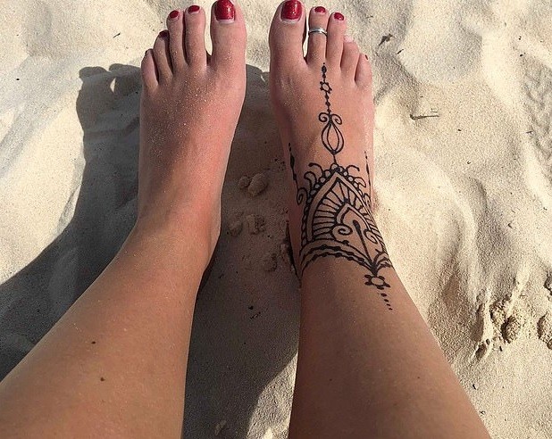 Desenho de henna deu alergia em americana durante viagem ao Caribe (Foto: Reprodução )