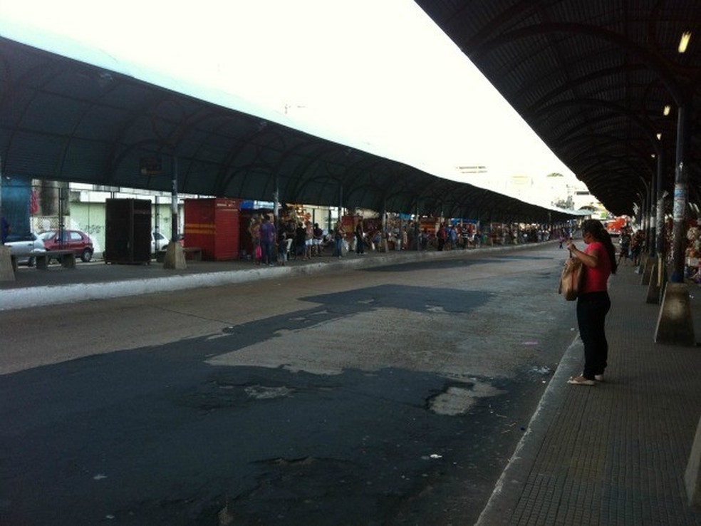 Ã”nibus devem agora retornar pelo Terminal 1 (Foto: Camila Henriques/G1 AM)