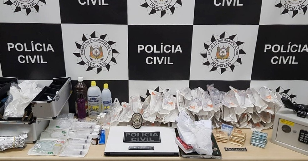 Apreensões realizadas pela polícia em clínica clandestina de aborto  — Foto: Polícia Civil/Divulgação