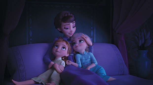 QUEEN IDUNA loves her daughters Anna and Elsa and wants to protect them at all costs – especially from the secrets of her past. But as young Elsa’s powers and questions grow, she begins to wonder if her own past may hold the answers for her family. Featur (Foto: DISNEY)