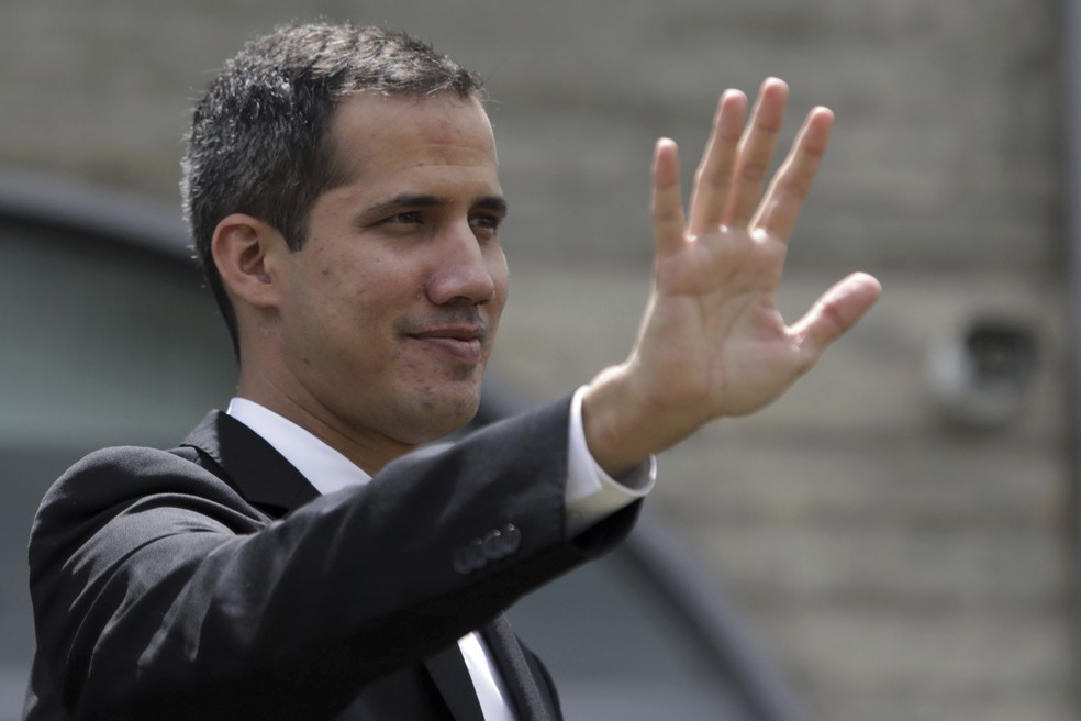 Juan Guaidó, presidente interino da Venezuela, afirmou pretender voltar hoje ao país — Foto: Lucio Távora/AP