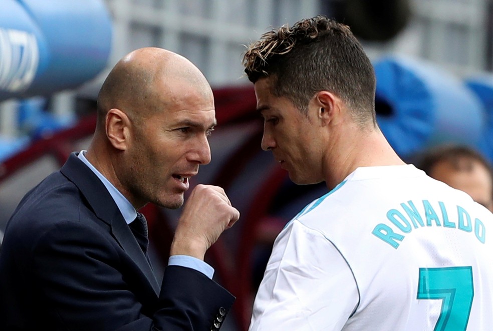 Jornal relata conversa entre Cristiano Ronaldo e Zidane  (Foto: Efe)