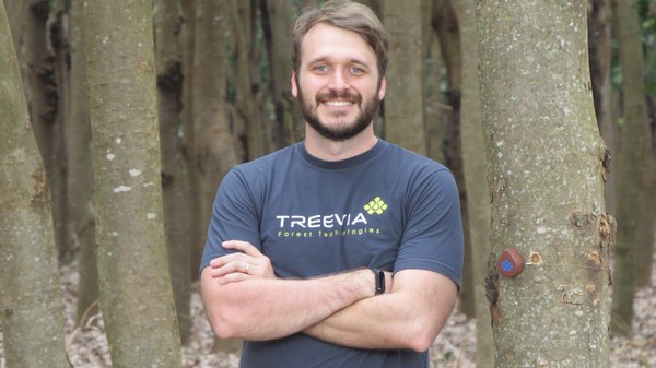 Esthevan Gasparoto, sócio-fundador e CEO, criou a Treevia em 2016 pela necessidade de facilitar a coleta de dados em campo e garantir informações mais confiáveis.  — Foto: Divulgação/Treevia