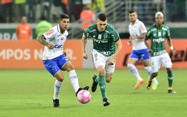 Robinho lembra invencibilidade contra o Palmeiras e nega mala branca: Mentira