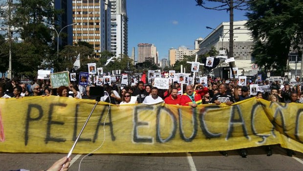 PROTESTO PARALISA A AL; DIRETOR ENVOLVIDO  - Bem Paraná