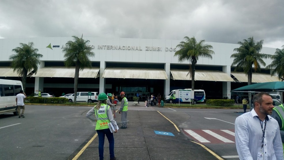 Aeroporto foi esvaziado durante suspeita de bomba — Foto: Arquivo pessoal