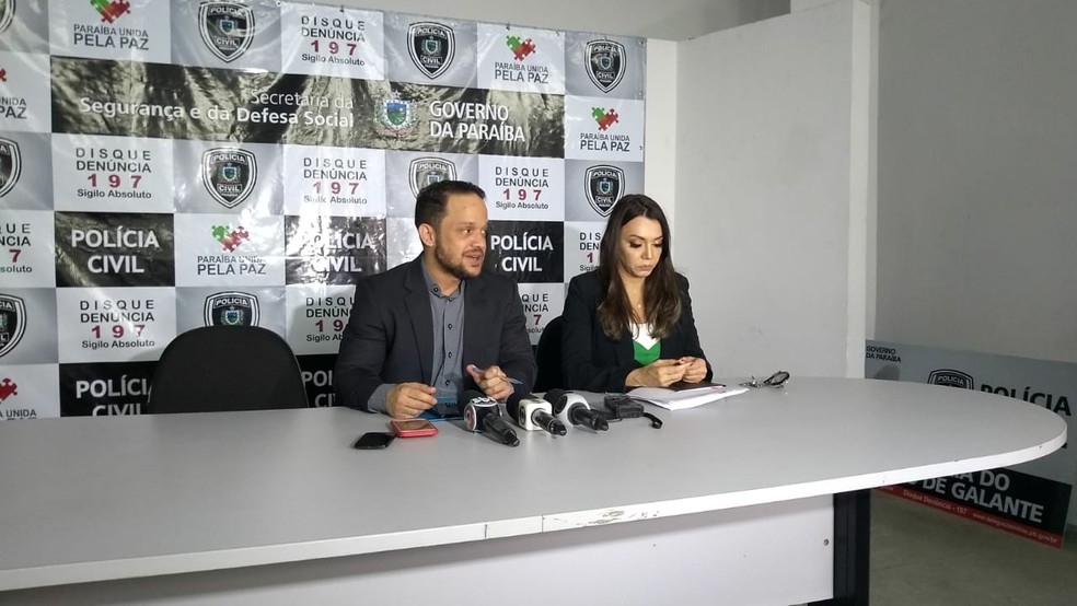 Delegados Henry Fábio e Alba Tânia, da Polícia Civil, explicaram investigação sobre suposto estupro de estudante em Campina Grande (Foto: Iara Alves/G1)