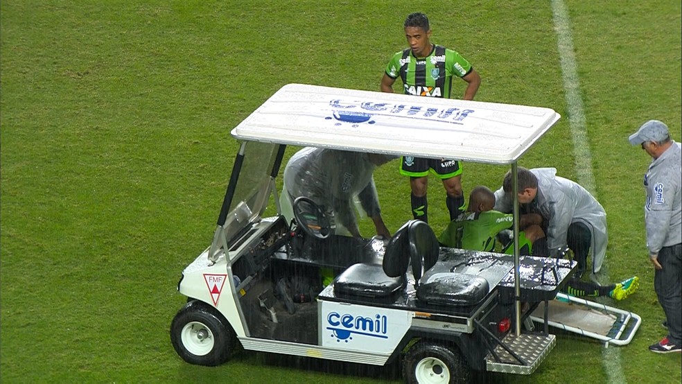 Com dores musculares, Juninho é desfalque na ...