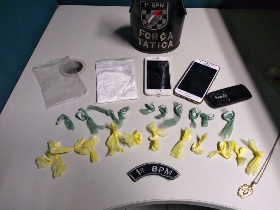 Mulher &Atilde;&copy; presa ao esconder coca&Atilde;&shy;na no suti&Atilde;&pound;. &acirc;?? Foto: Divulga&Atilde;&sect;&Atilde;&pound;o/Pol&Atilde;&shy;cia Militar 