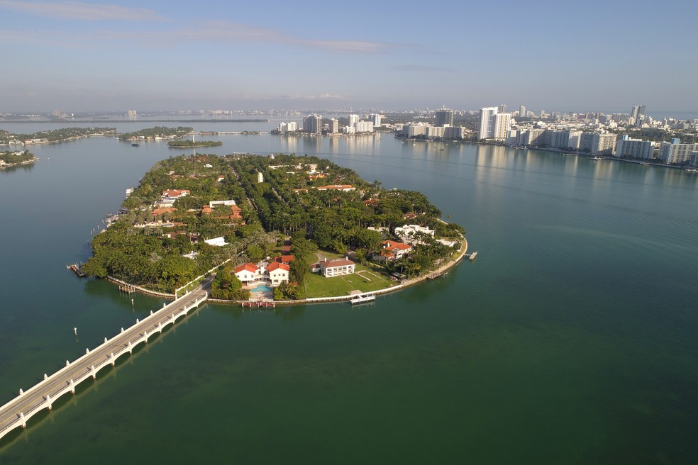 lha da fantasia: Star Island, em Miami, é o bairro mais caro daquele país, com preço médio das casas girando em torno de US$ 40 milhões — Foto: FELIXMIZIOZNIKOV/GETTY IMAGES