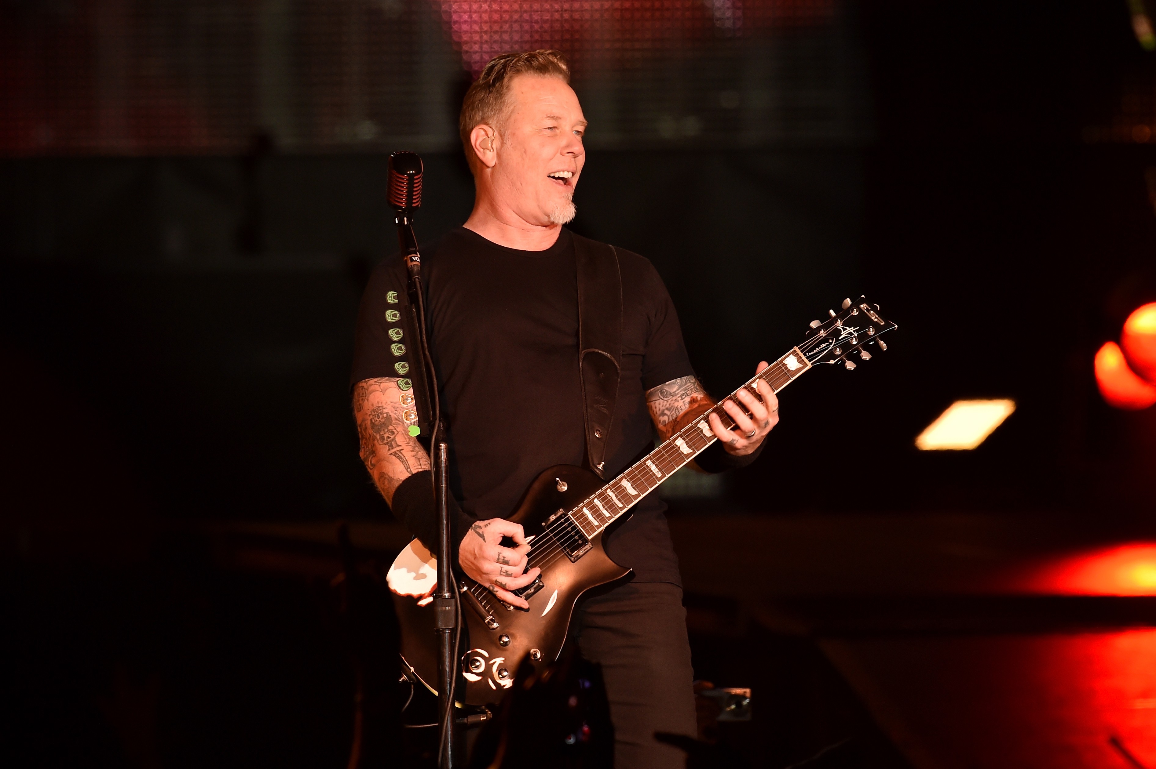 O músico James Hetfield em um show do Metallica (Foto: Getty Images)