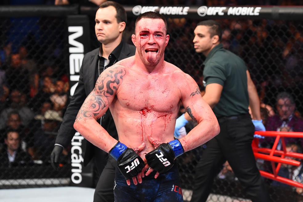 Colby Covington faz sinal pelo cinturão após vitória no UFC São Paulo (Foto: Getty Images)