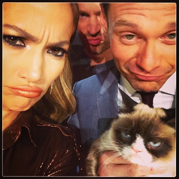 Jennifer Lopez e Ryan Seacrest com Grumpy Cat (Foto: Reprodução/Instagram)