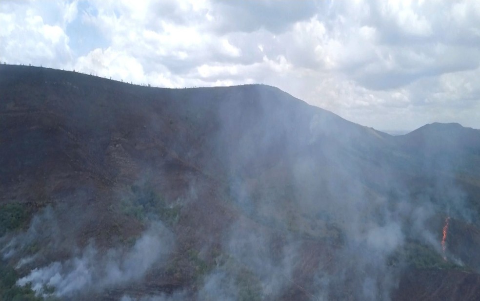 Incêndio na Serra de Itabaiana dura mais de 60 horas — Foto: Reprodução/TV Sergipe