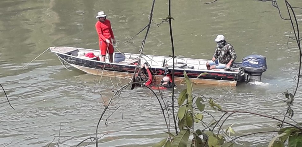 Equipe de resgate trabalhou por dois dias para encontrar corpo de jovem que se afogou no Rio São Lourenço — Foto: Corpo de Bombeiros