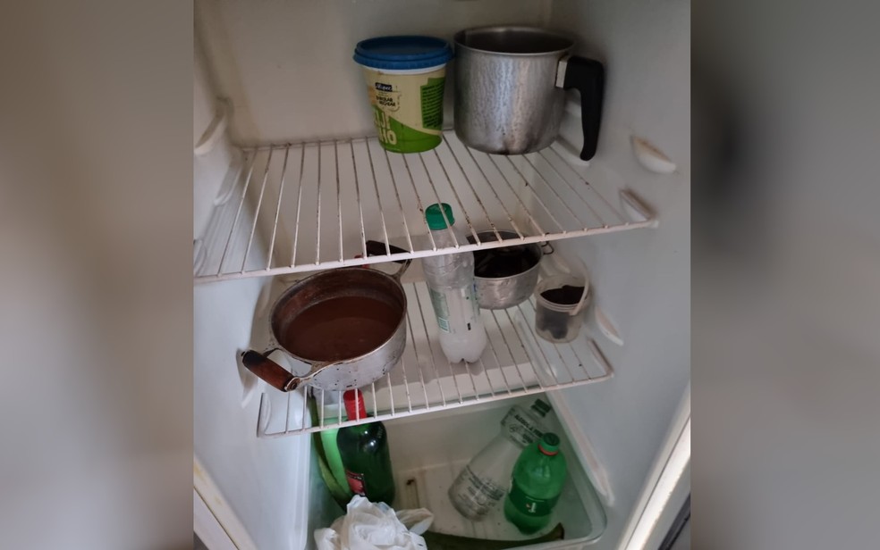 Polícia disse que idosa não tinha comida; filho dela foi preso, em Goiânia — Foto: Polícia Civil/Divulgação