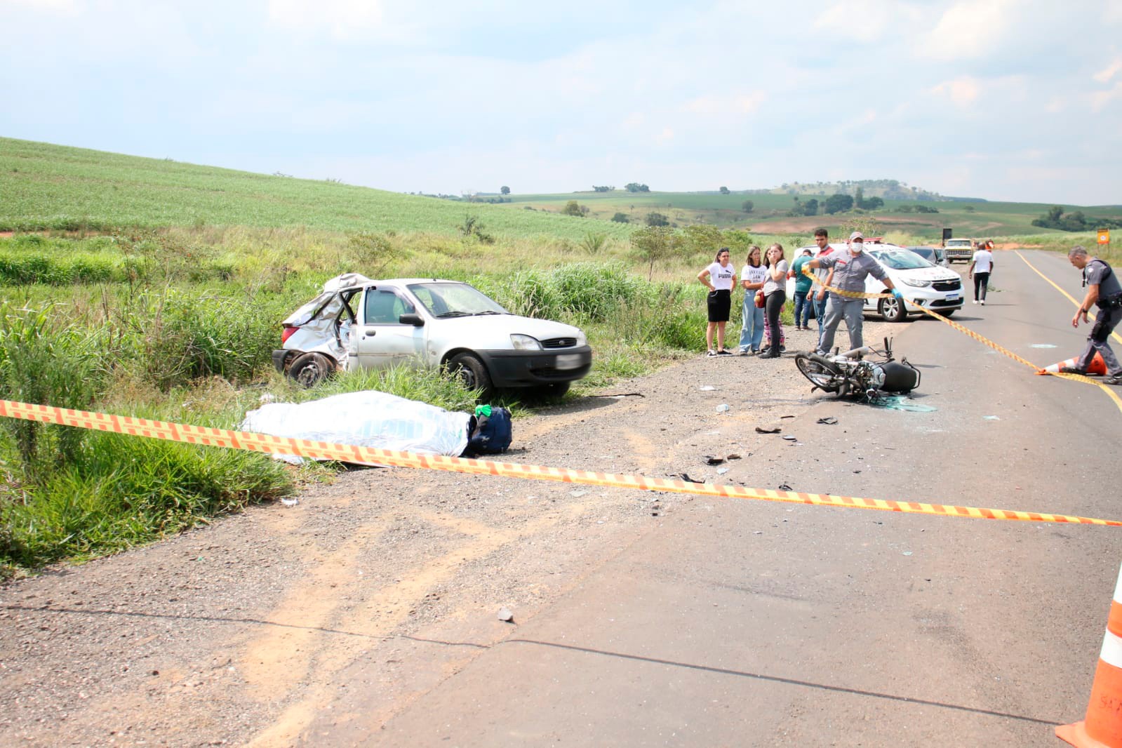 Acidente entre deixa criança de 2 anos e motociclista mortos em rodovia de Itapira  