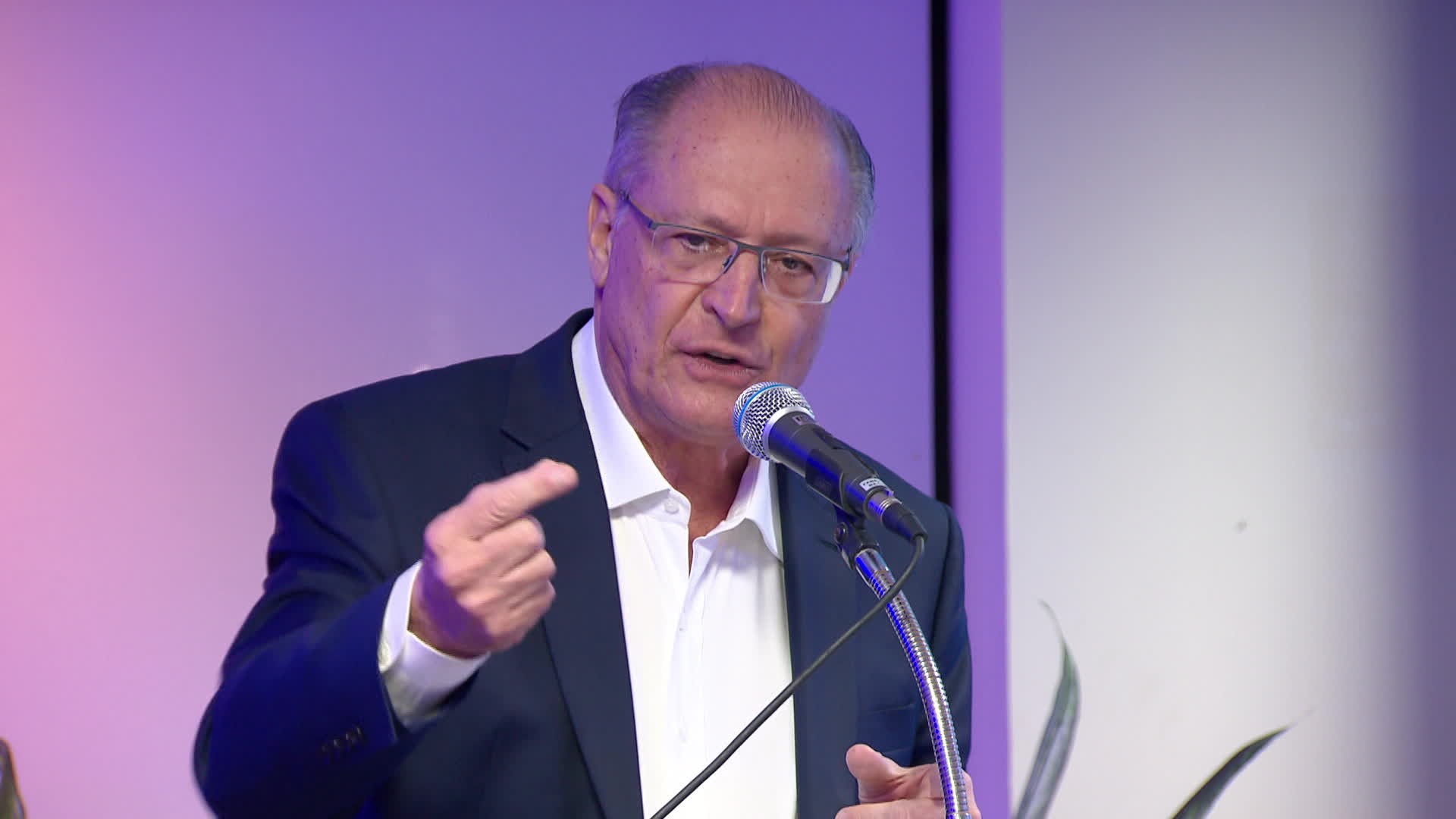 ‘Indústria está supertributada e reforma vai desonerar completamente investimento e exportação’, diz Alckmin